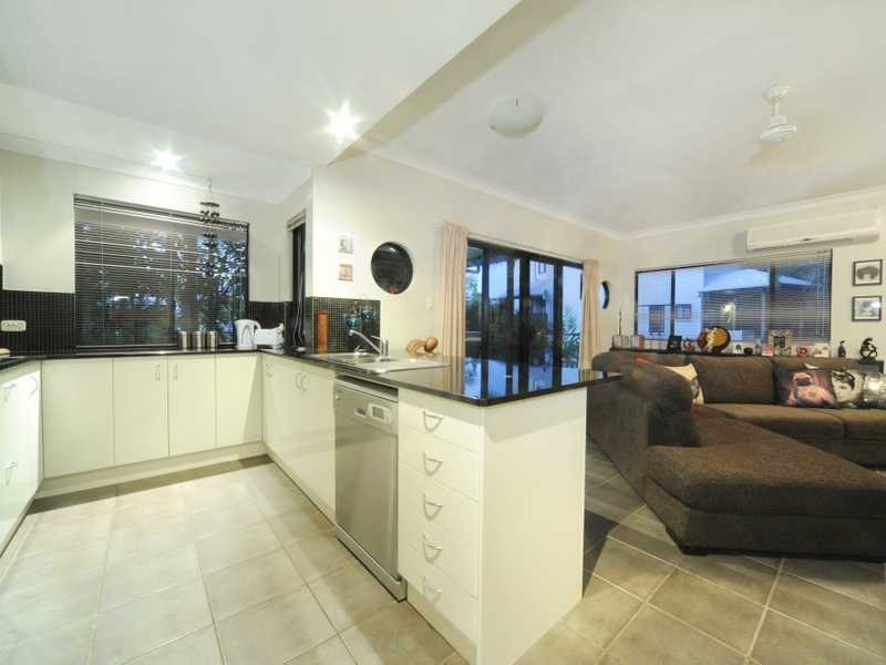 Unit 6/14 Altman Avenue, Cannonvale QLD 4802