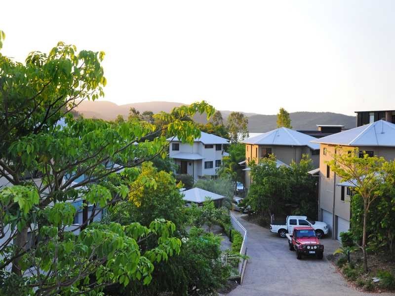 Unit 6/14 Altman Avenue, Cannonvale QLD 4802