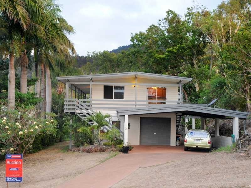 29 Manooka Drive, Cannonvale QLD 4802