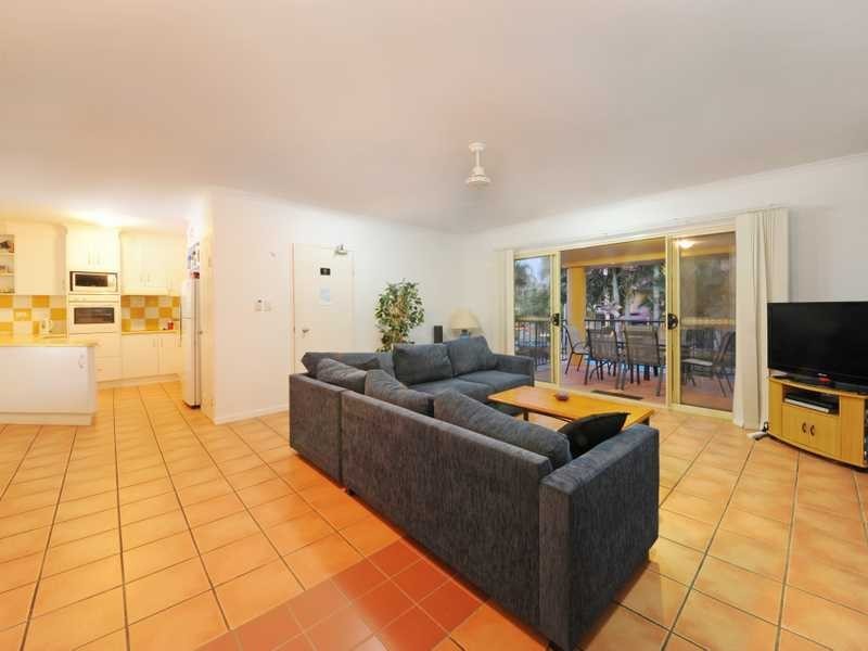 Unit 12/24 Beach Road, Cannonvale QLD 4802