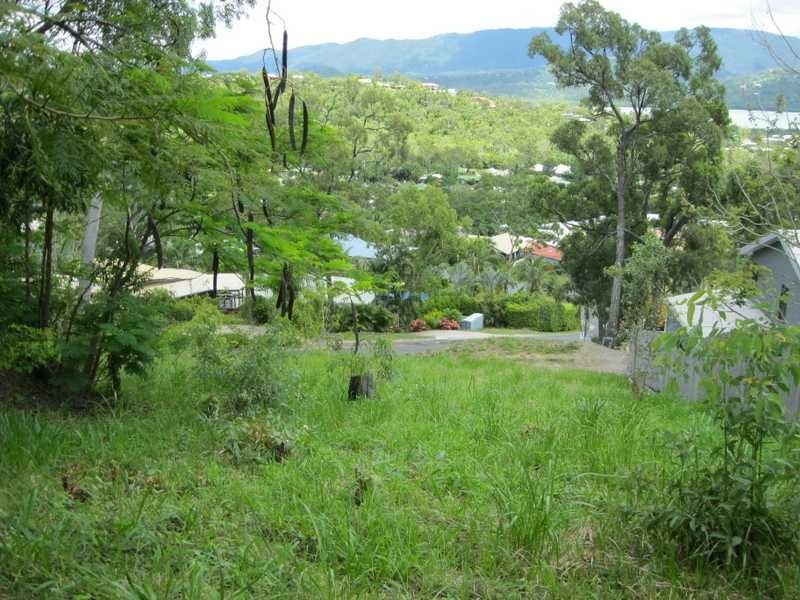 1 Macona Crescent, Cannonvale QLD 4802