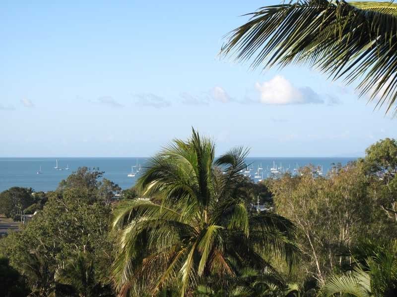 31A Manooka Drive, Cannonvale QLD 4802