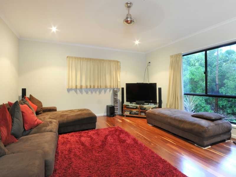 Unit 2/75 Country Road, Cannonvale QLD 4802