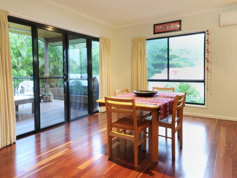 Unit 2/75 Country Road, Cannonvale QLD 4802
