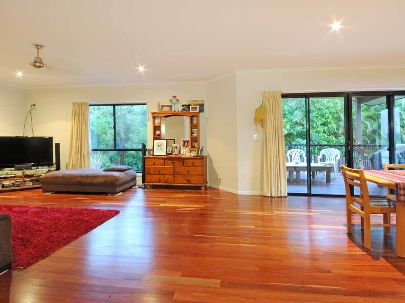 Unit 2/75 Country Road, Cannonvale QLD 4802