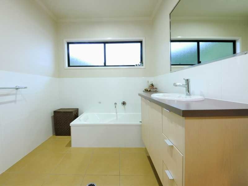 Unit 2/75 Country Road, Cannonvale QLD 4802