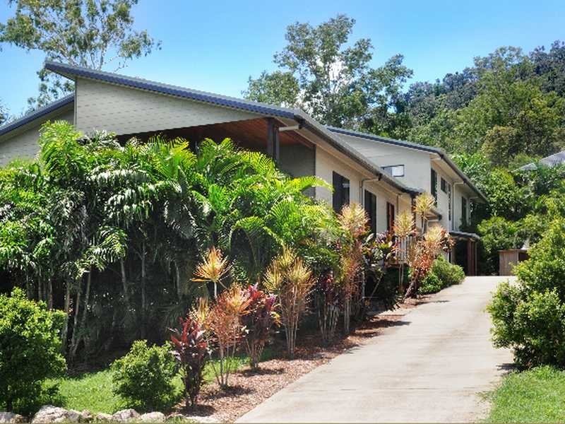 Unit 2/75 Country Road, Cannonvale QLD 4802