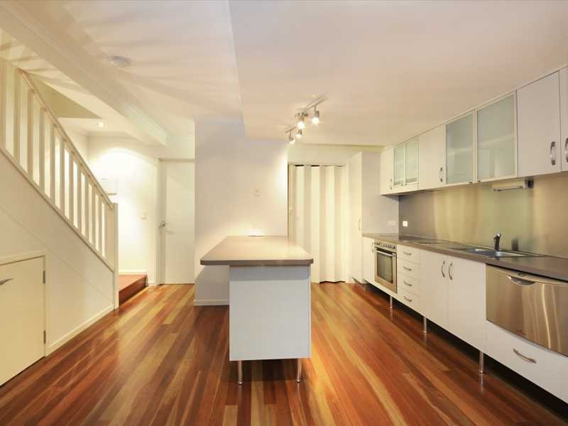Unit 2/3-5 Seaview Drive, Airlie Beach QLD 4802