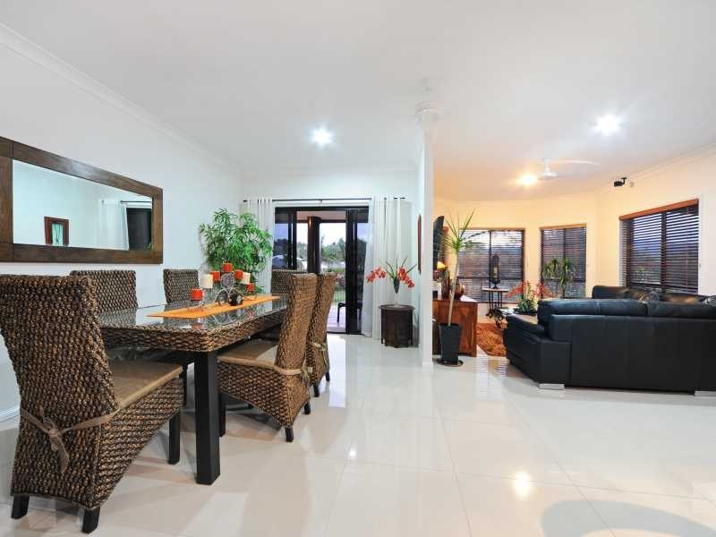 52 Valley Drive, Cannonvale QLD 4802