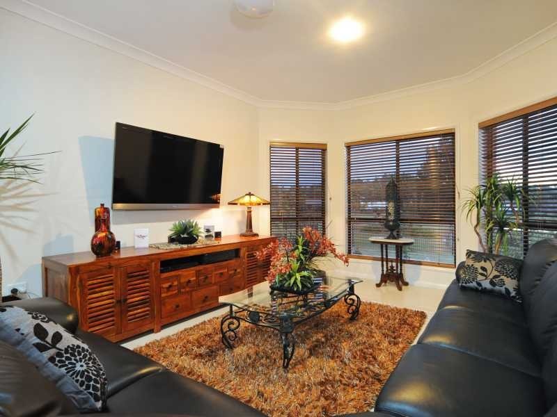 52 Valley Drive, Cannonvale QLD 4802