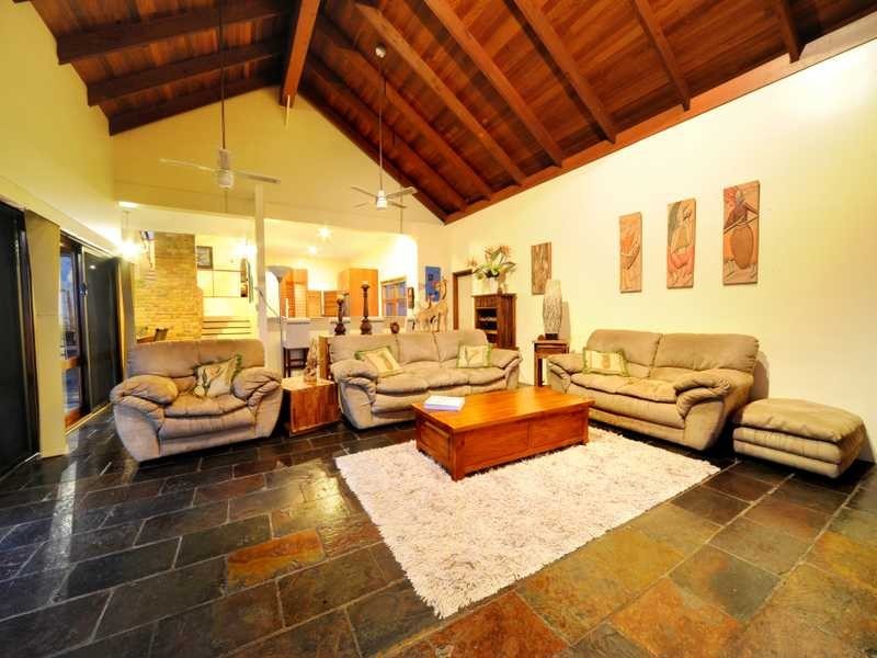 9 Illawong Street, Cannonvale QLD 4802