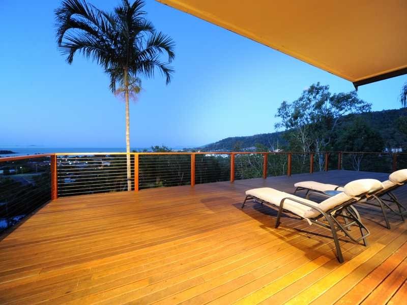 9 Illawong Street, Cannonvale QLD 4802