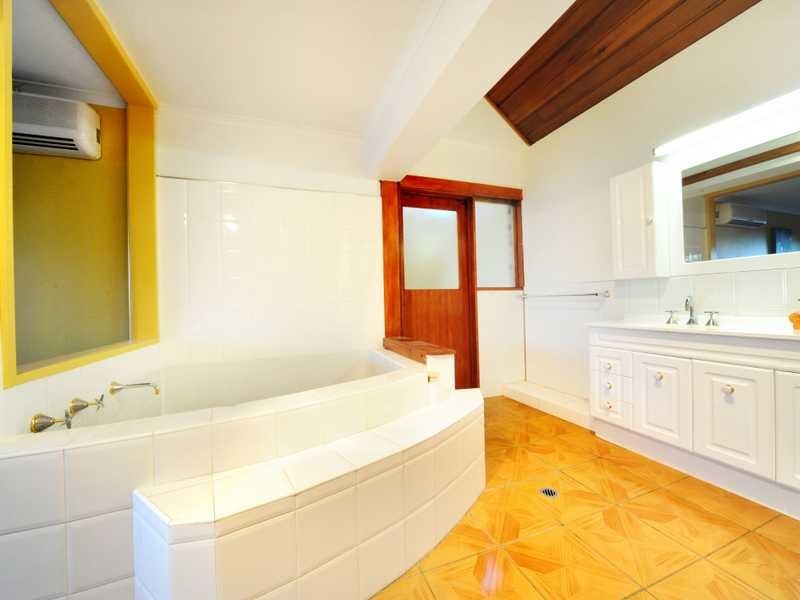 9 Illawong Street, Cannonvale QLD 4802