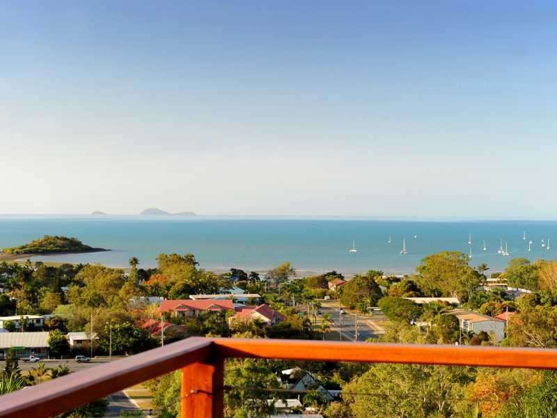 9 Illawong Street, Cannonvale QLD 4802