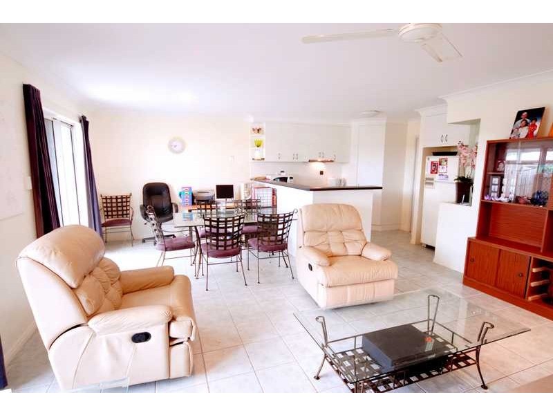 Unit 1/16 Banksia Court, Cannonvale QLD 4802