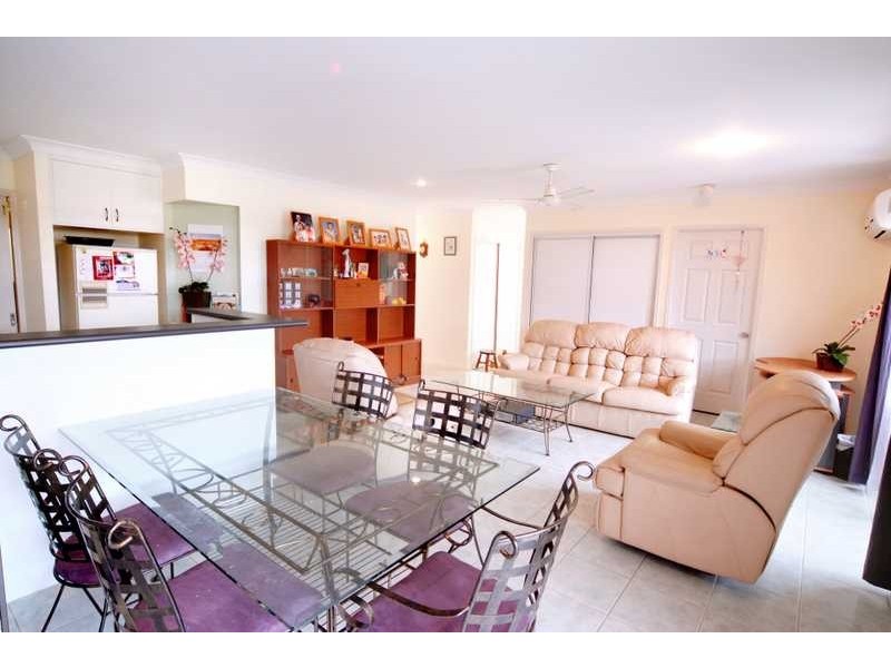 Unit 1/16 Banksia Court, Cannonvale QLD 4802