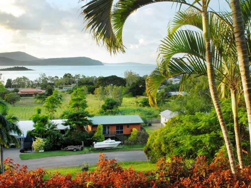 61 Eshelby Drive, Cannonvale QLD 4802