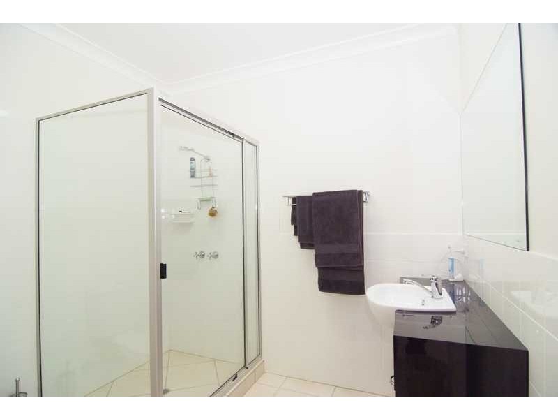 1 & 2/3 Shelter Court, Jubilee Pocket QLD 4802