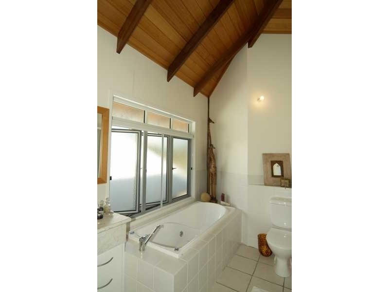 3 Blackcurrant Drive, Hideaway Bay QLD 4800