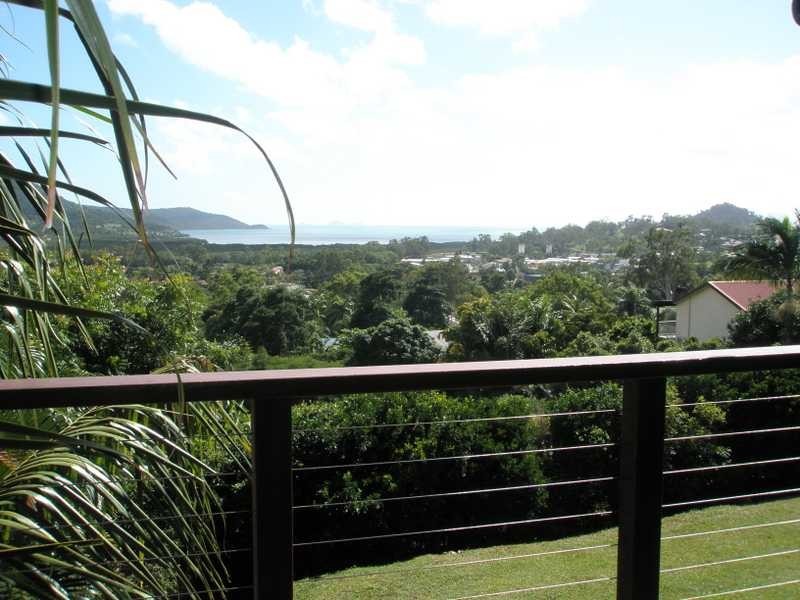 2 Whitehaven Crescent, Cannonvale QLD 4802