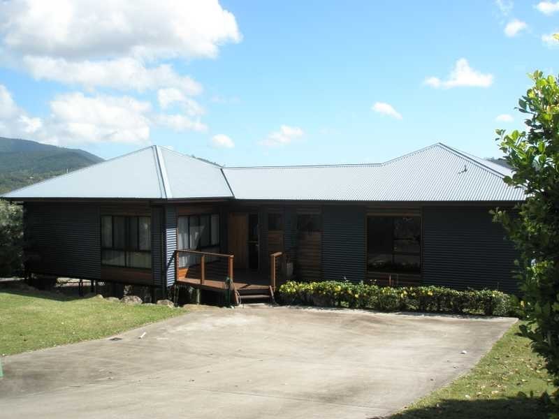 2 Whitehaven Crescent, Cannonvale QLD 4802