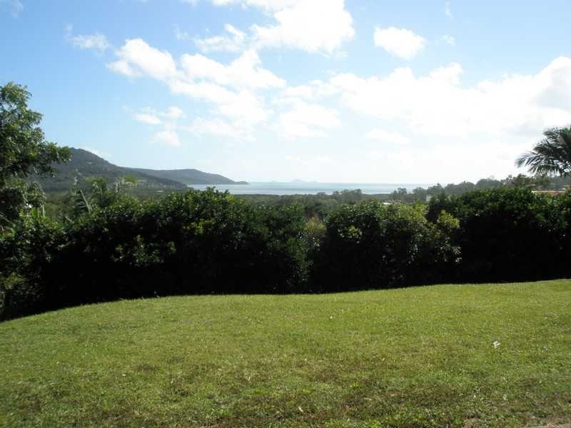 2 Whitehaven Crescent, Cannonvale QLD 4802