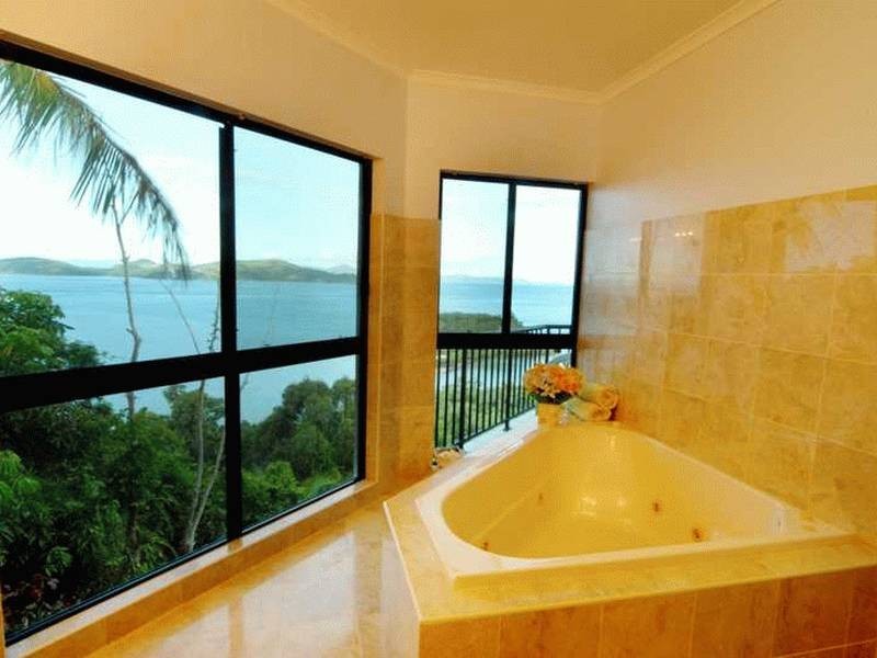 6 Neerim Crescent, Shute Harbour QLD 4802