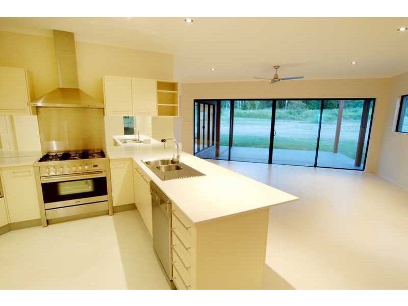 34 Abell Road, Cannonvale QLD 4802