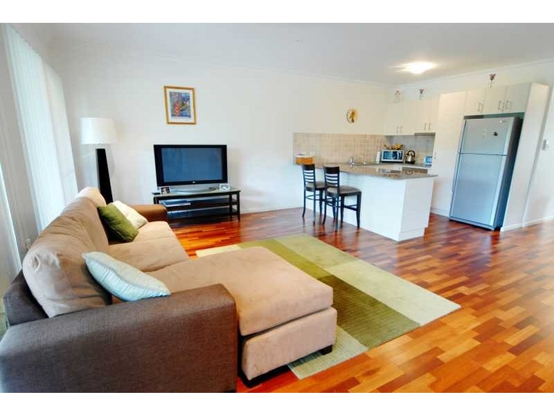 Unit 2/21 Shute Harbour Rd, Cannonvale QLD 4802