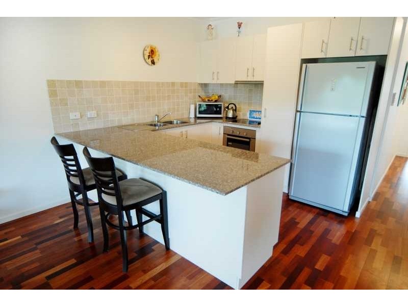 Unit 2/21 Shute Harbour Rd, Cannonvale QLD 4802