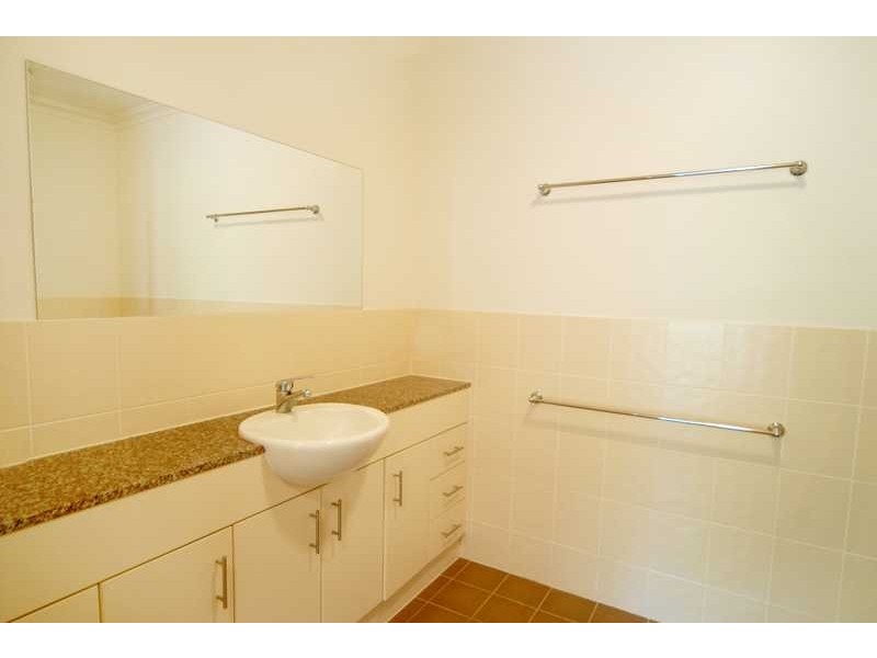 Unit 2/21 Shute Harbour Rd, Cannonvale QLD 4802