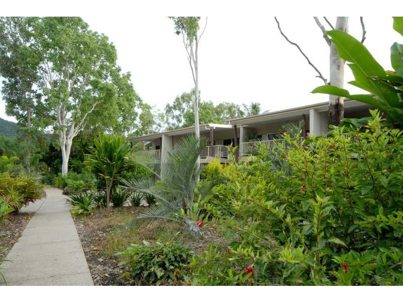Unit 2/21 Shute Harbour Rd, Cannonvale QLD 4802