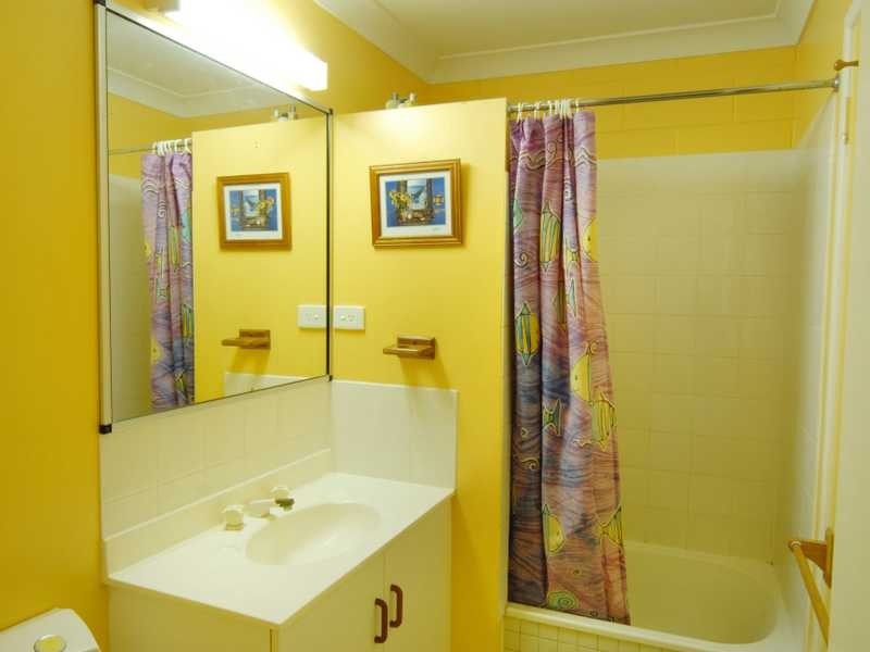 Unit 8/28 Island Drive, Cannonvale QLD 4802