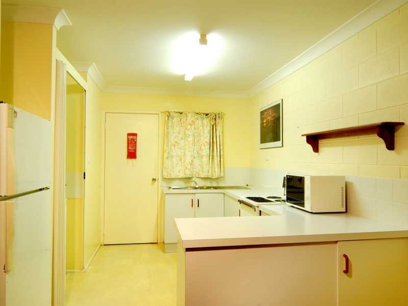 Unit 8/28 Island Drive, Cannonvale QLD 4802