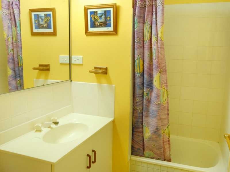 Unit 8/28 Island Drive, Cannonvale QLD 4802