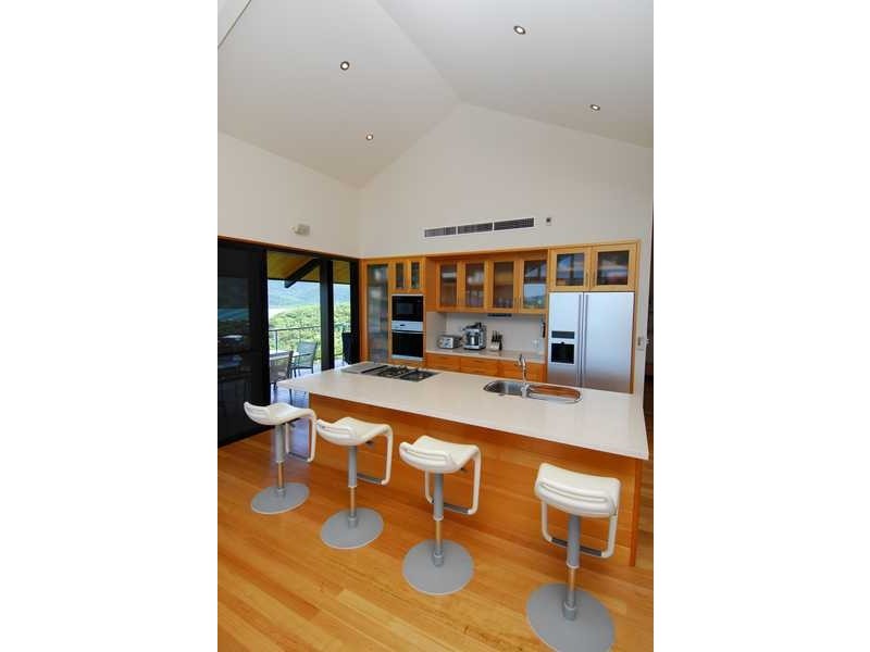 1 Neerim Crescent, Shute Harbour QLD 4802