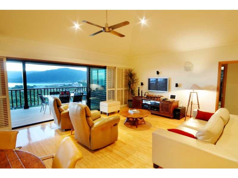 10 Nara Avenue, Airlie Beach QLD 4802