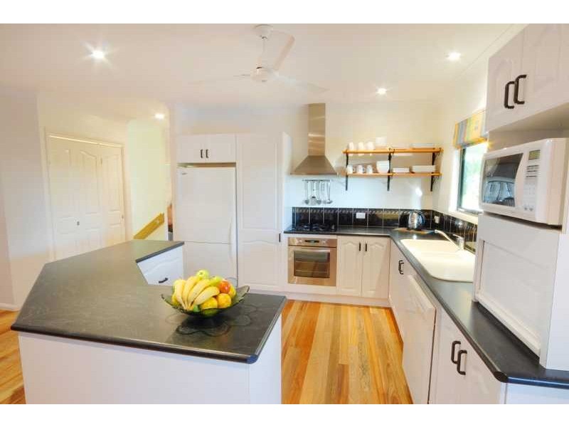 18 Panoramic Court, Cannonvale QLD 4802