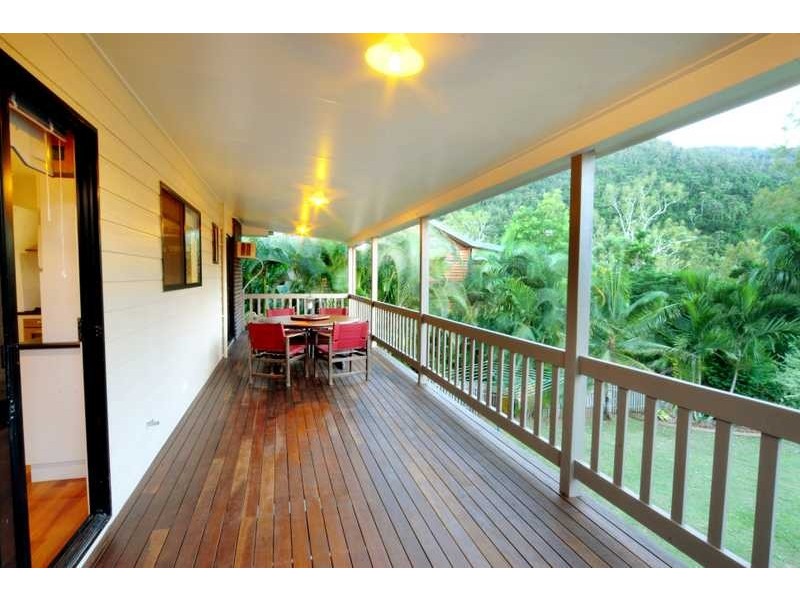 18 Panoramic Court, Cannonvale QLD 4802