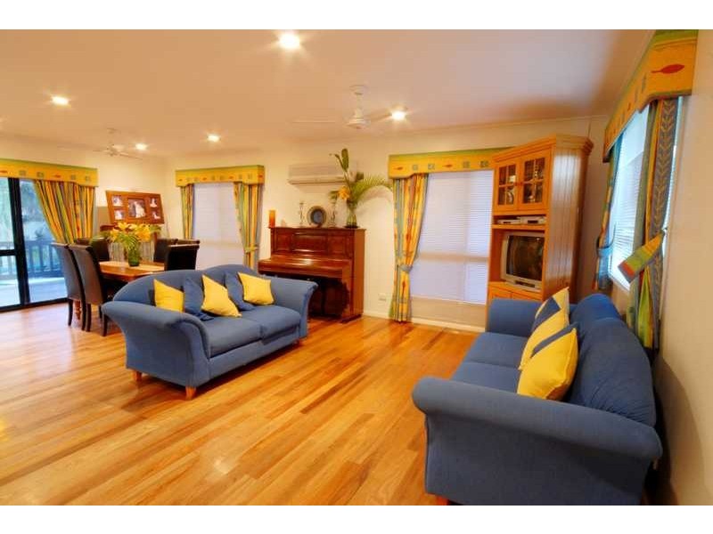 18 Panoramic Court, Cannonvale QLD 4802