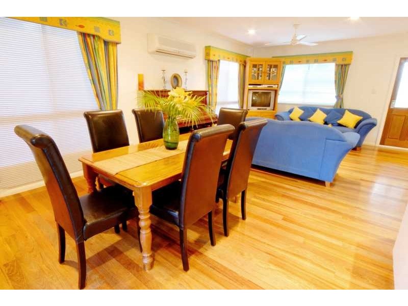 18 Panoramic Court, Cannonvale QLD 4802
