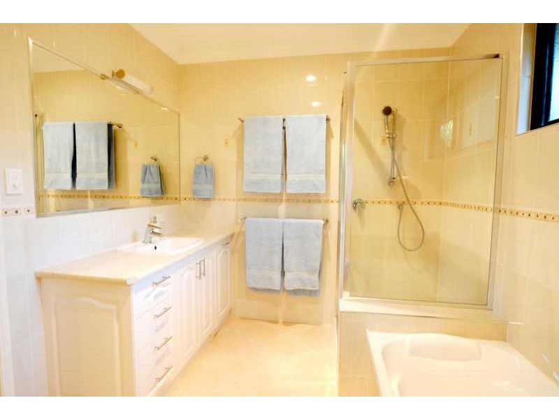 18 Panoramic Court, Cannonvale QLD 4802