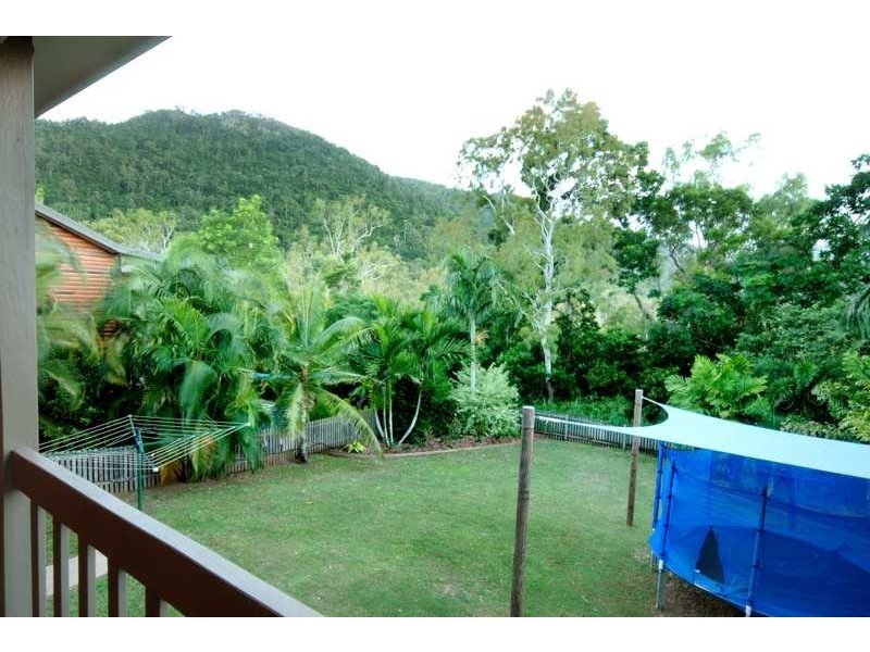 18 Panoramic Court, Cannonvale QLD 4802