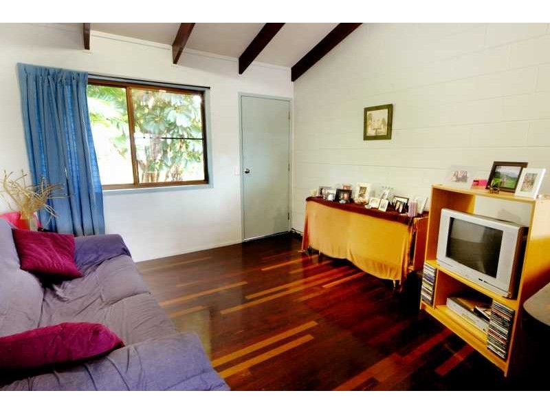 8 Wambiri Street, Cannonvale QLD 4802