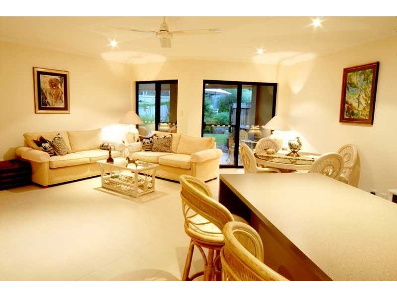 1/3 Wills Court, Cannonvale QLD 4802