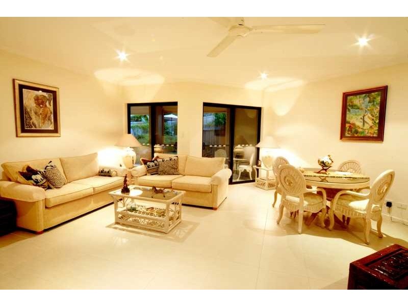 1/3 Wills Court, Cannonvale QLD 4802