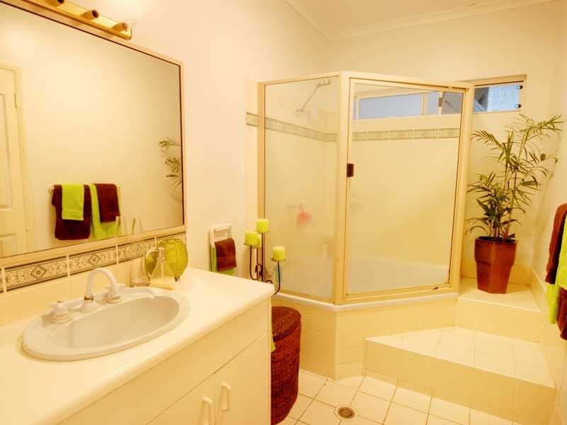 6 Duell Rd, Cannonvale QLD 4802