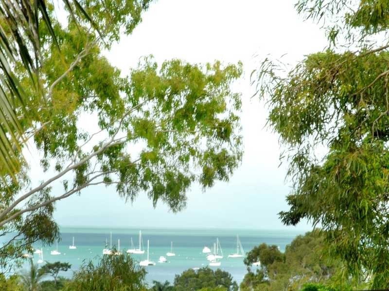 4 Balaka Street, Cannonvale QLD 4802