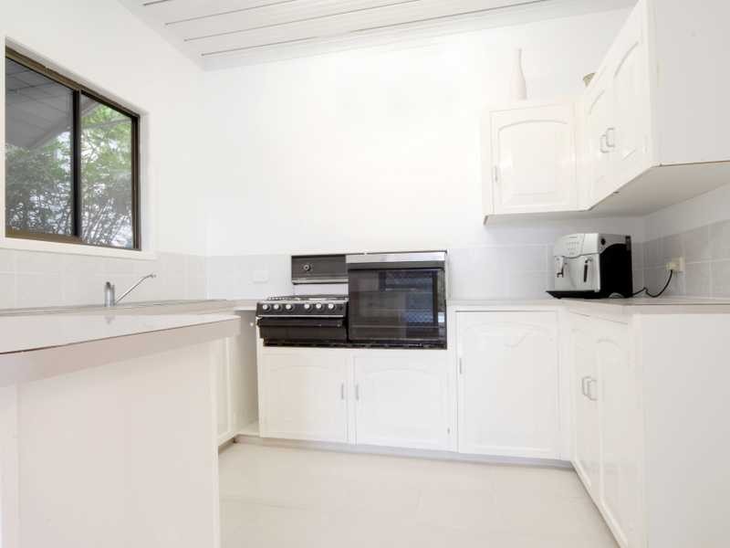 4 Balaka Street, Cannonvale QLD 4802