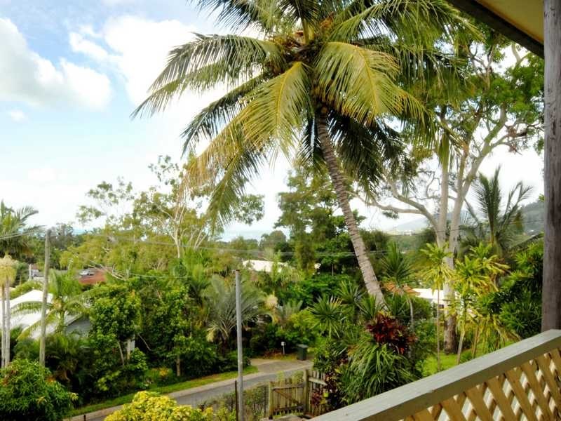 4 Balaka Street, Cannonvale QLD 4802